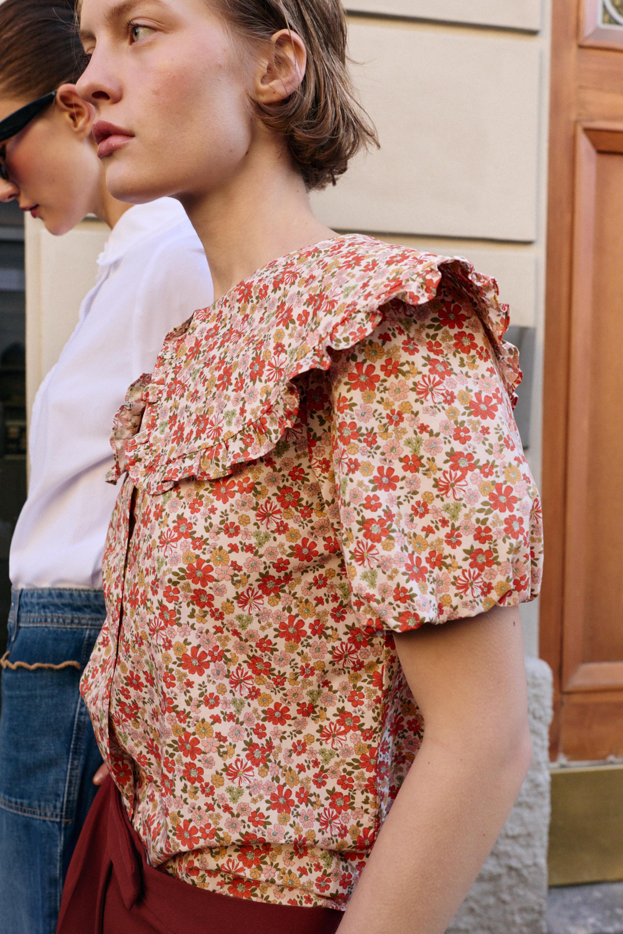 CHEMISE À IMPRIMÉ FLEURI ET COL CLAUDINE